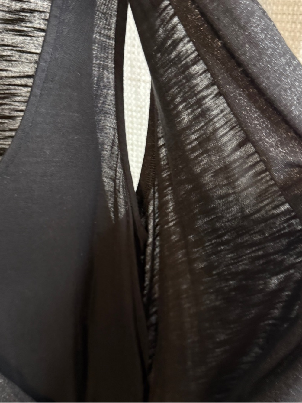 Rock & Republic V-Neck Top - Picture 4 of 9